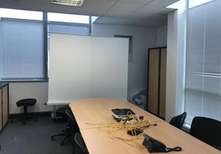 Office in ÉRAGNY for lease Interior Photo- Image 1 of 4