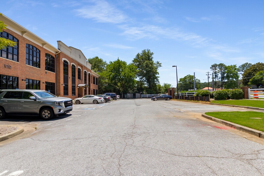 912 Holcomb Bridge Rd, Roswell, GA for sale - Building Photo - Image 1 of 47