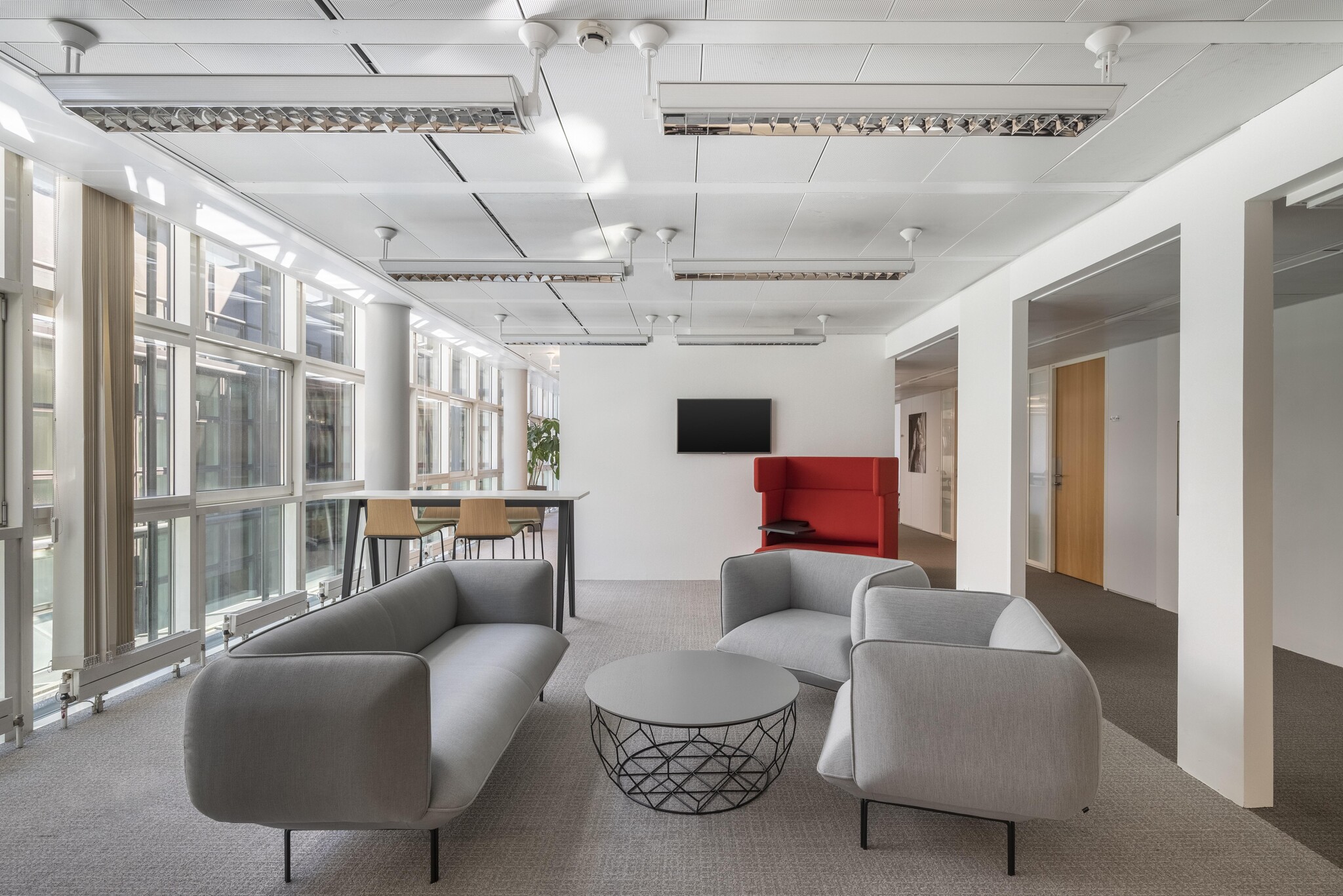 4-6 Rue Ampère, Saint-Denis for lease Interior Photo- Image 1 of 4