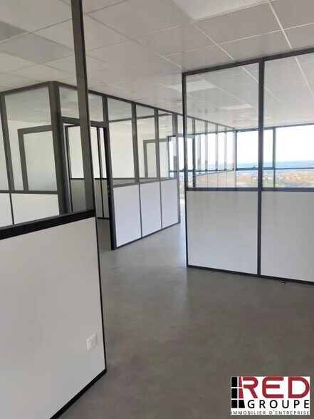 Office in La Ciotat for lease - Building Photo - Image 2 of 5