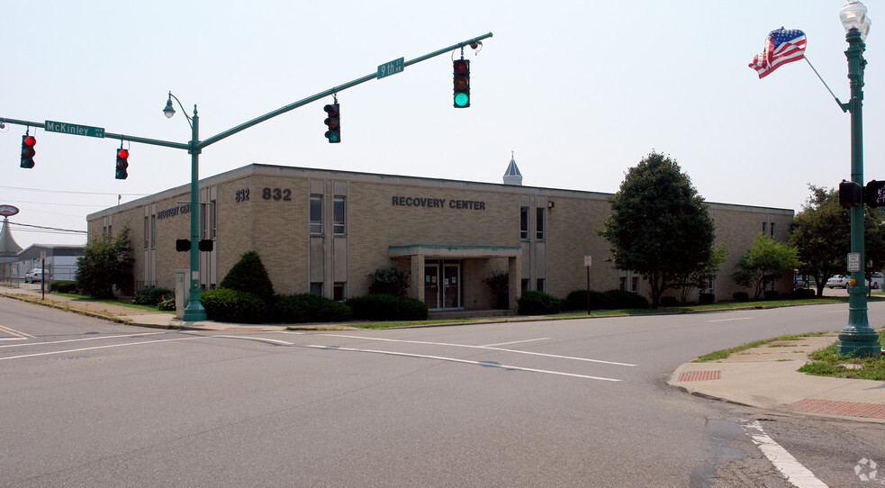 832 Mckinley Ave NW, Canton, OH for lease - Building Photo - Image 1 of 1