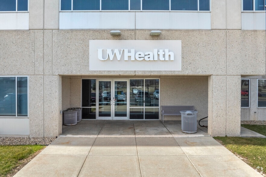 7974 UW Health Ct, Middleton, WI for sale - Building Photo - Image 3 of 9