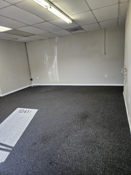 1241 1/2- 1241.5 S. Fairfax Ave. Ave, Los Angeles, CA for lease - Interior Photo - Image 3 of 8