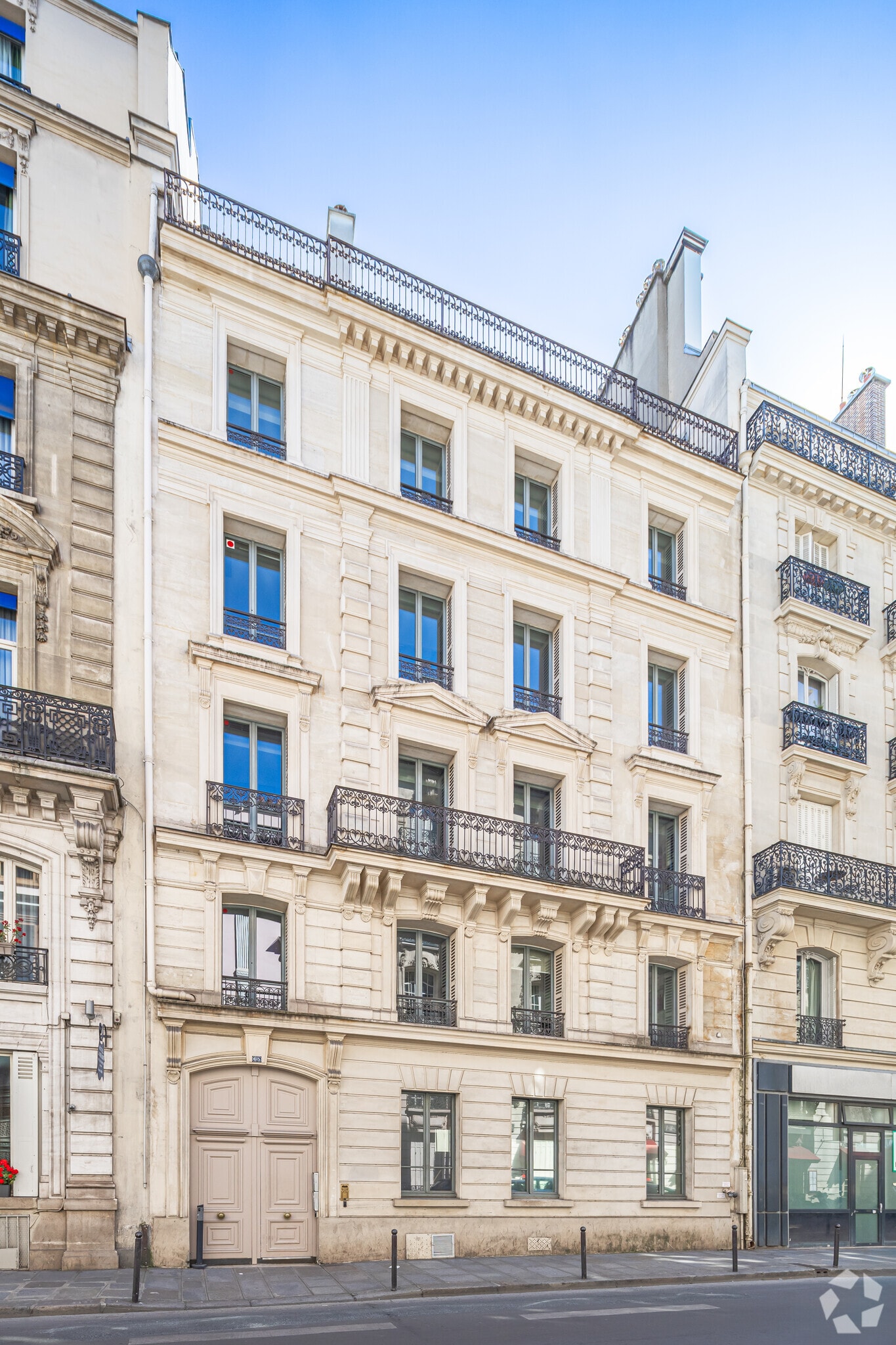 65 Rue Saint-Lazare, Paris for lease Primary Photo- Image 1 of 3