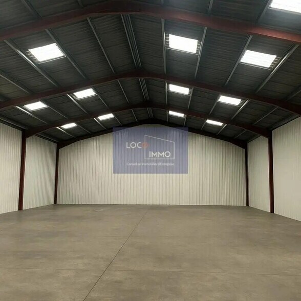 Flex in Cestas for lease - Building Photo - Image 3 of 5