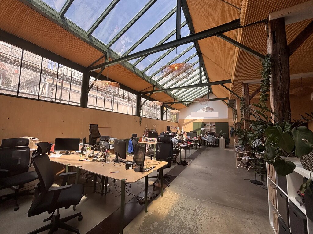 Location Bureaux 412 m² - Photo 1