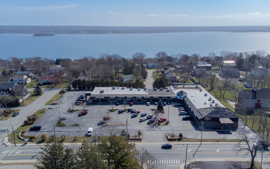 3001 E Main Rd, Portsmouth, RI for lease - Building Photo - Image 2 of 10