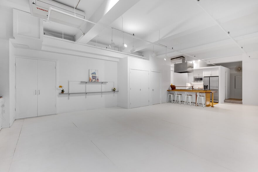 335 W 38th St, New York, NY for sale - Interior Photo - Image 2 of 19