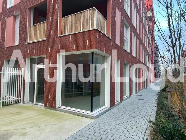 Retail in Saint-André-lez-Lille for lease - Building Photo - Image 1 of 5