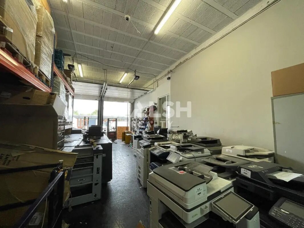 Flex in Saint-Priest for lease Interior Photo- Image 1 of 5