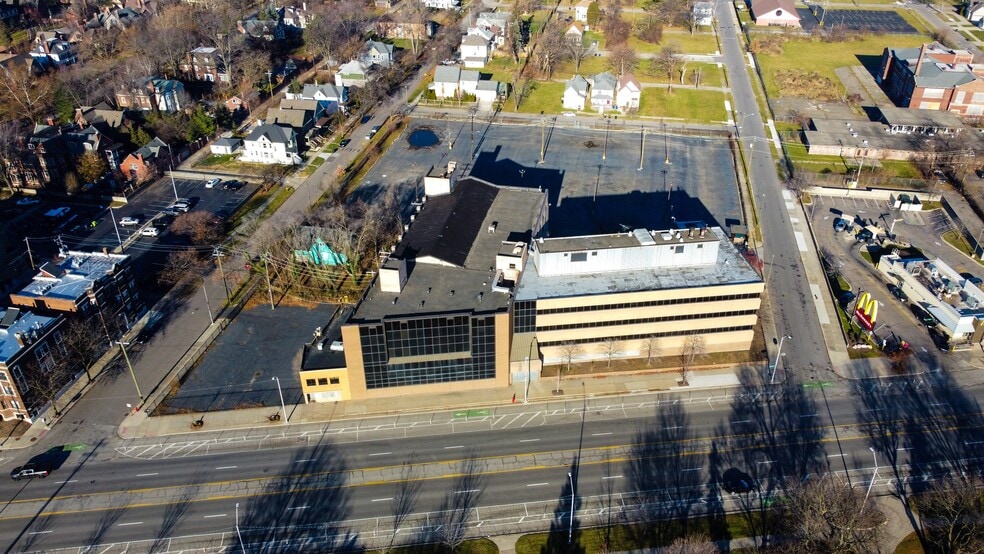 8701-8735 E Jefferson Ave, Detroit, MI for sale - Building Photo - Image 3 of 19