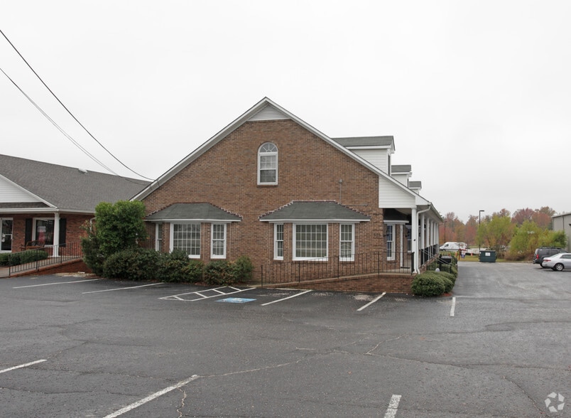 528 Broad St, Sumter, SC for lease - Building Photo - Image 2 of 3