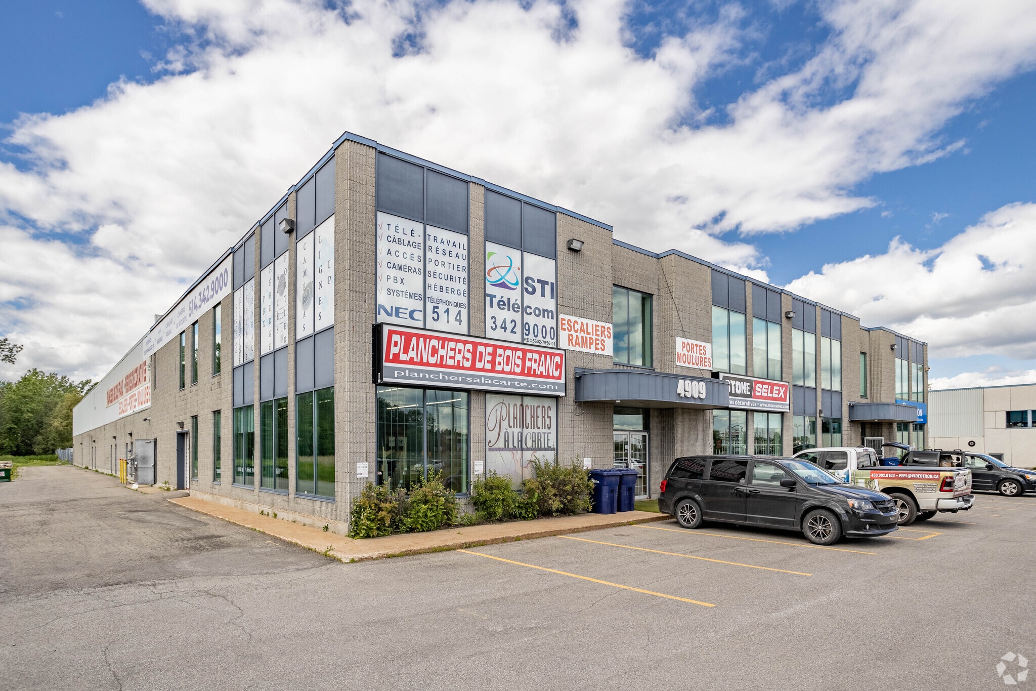 4885-4909 Hwy 440 W, Laval, QC for sale Primary Photo- Image 1 of 1