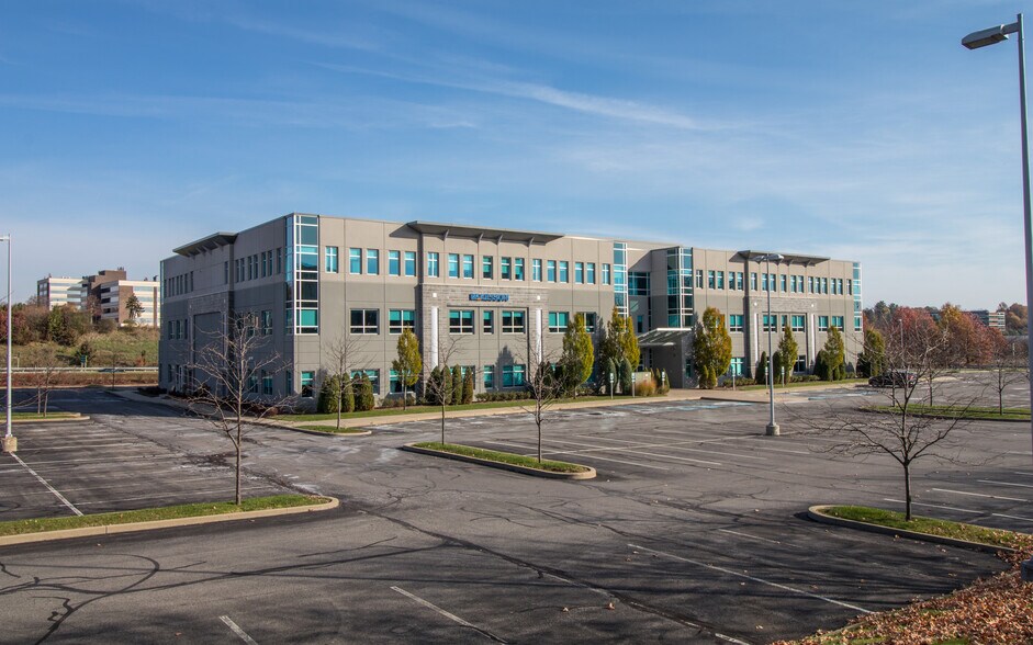 600 Lindbergh Dr, Coraopolis, PA 15108 Building Six