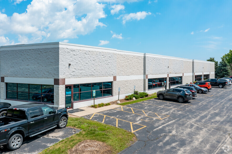 6300-6320 Eastwood Ct, Mequon, WI for lease - Building Photo - Image 1 of 7