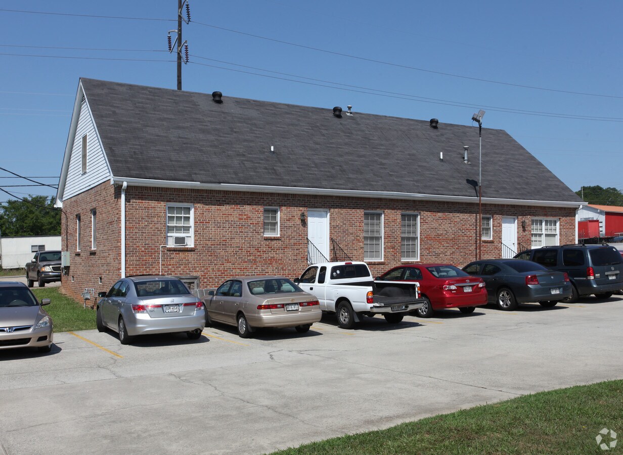 28 Lee St, Winder, GA 30680 Office for Lease