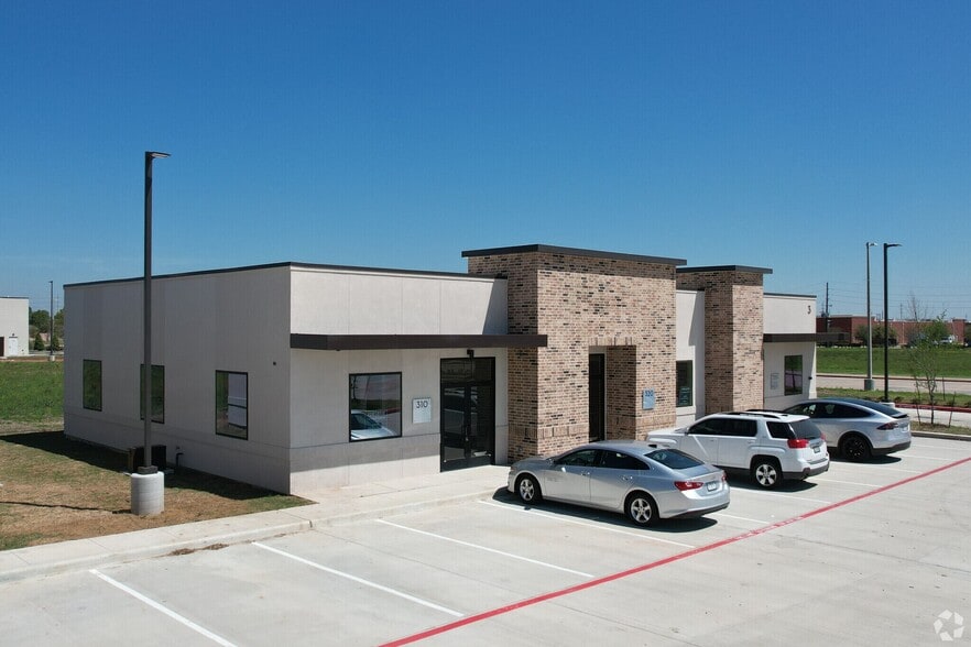 11940 Broadway St, Pearland, TX for lease - Building Photo - Image 2 of 10