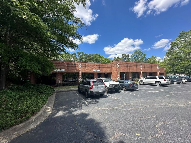 1070-1078 Classic Rd, Apex, NC for lease - Building Photo - Image 1 of 18