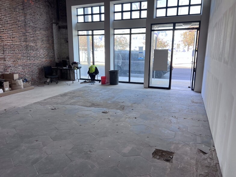 2144 W Main St, Tampa, FL for lease - Interior Photo - Image 2 of 4