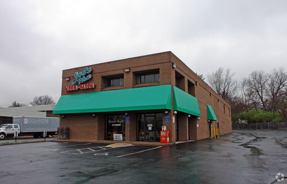 435 Maple Ave W, Vienna, VA for sale - Primary Photo - Image 1 of 1