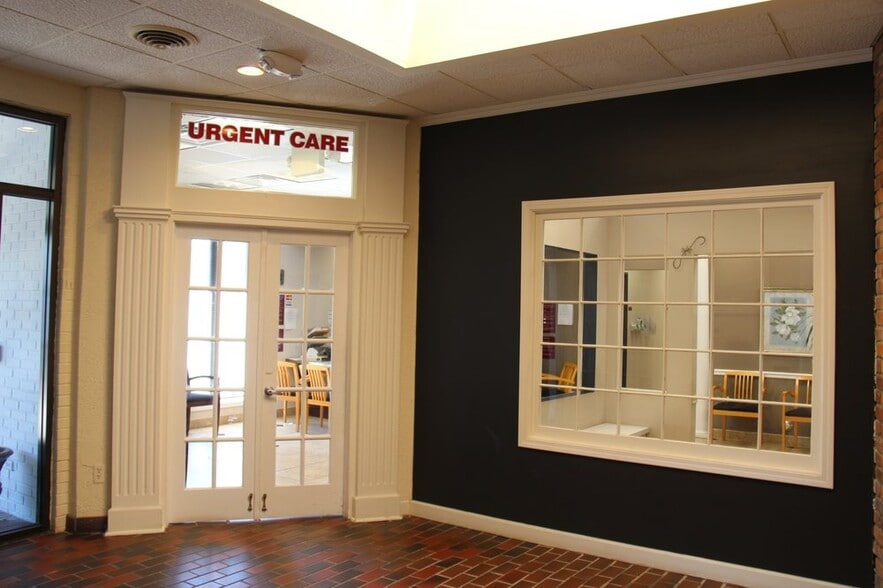 20311 Mack Ave, Grosse Pointe, MI for lease - Interior Photo - Image 3 of 11