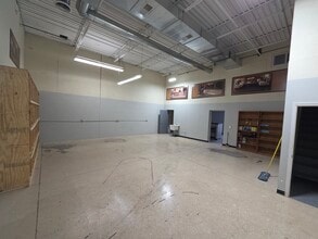 14500-14550 E 11 Mile Rd, Warren, MI for lease Interior Photo- Image 2 of 3