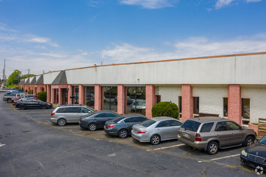 1129-1199 Willingham Dr, East Point, GA for lease - Building Photo - Image 3 of 15