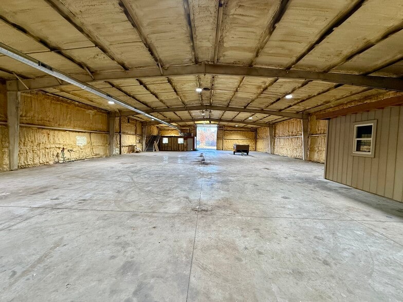 8211 W Georgetown Rd, Columbus, IN for sale - Building Photo - Image 3 of 11