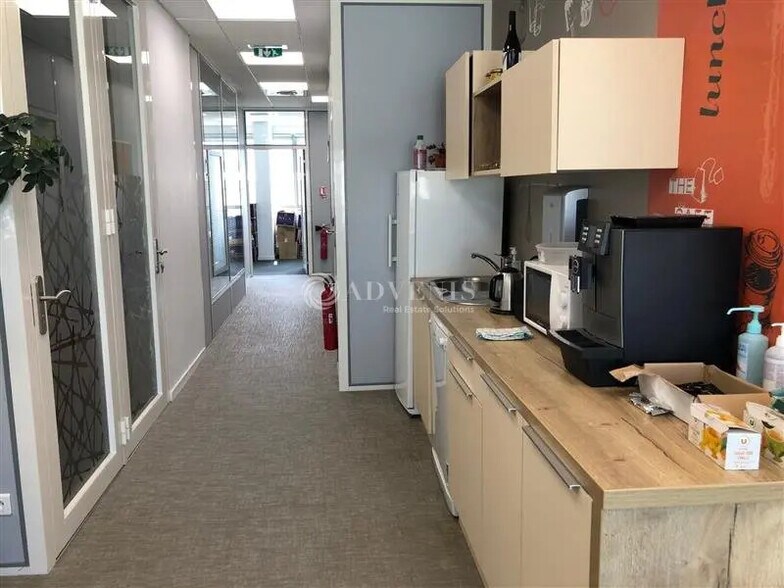 Office in Tours for lease - Interior Photo - Image 3 of 6