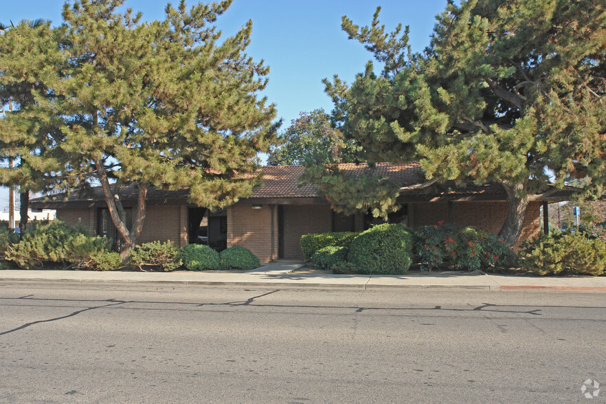 822 W Center St, Visalia, CA for lease - Building Photo - Image 2 of 8