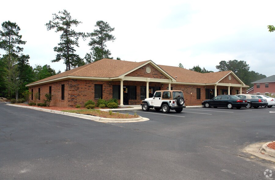 33833391 Henderson Dr, Jacksonville, NC 28546