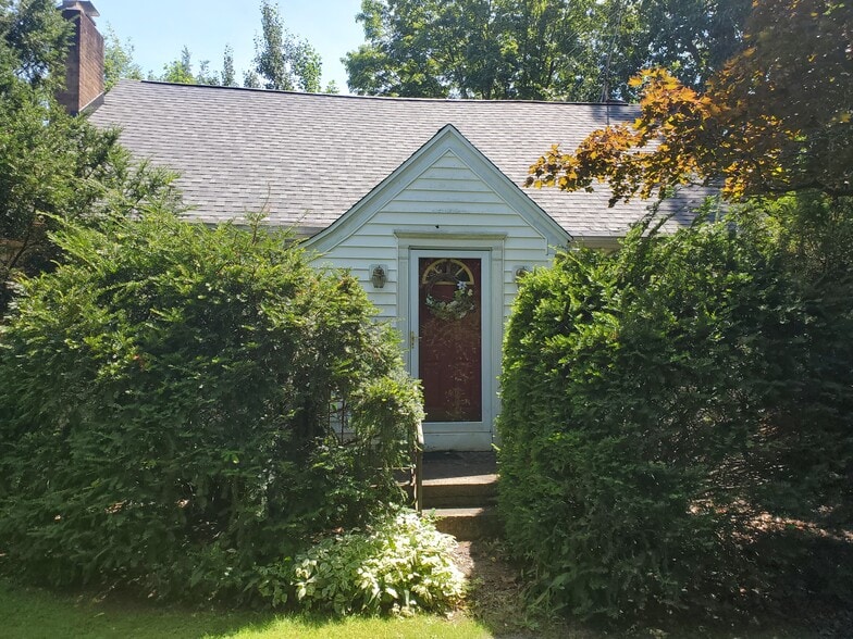 2629 Zimmerly Rd, Erie, PA 16506