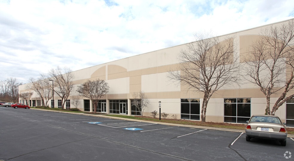 4224 Tudor Ln, Greensboro, NC for lease - Building Photo - Image 2 of 11