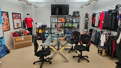 1880 W Oak Pky, Marietta, GA for lease Interior Photo- Image 2 of 8