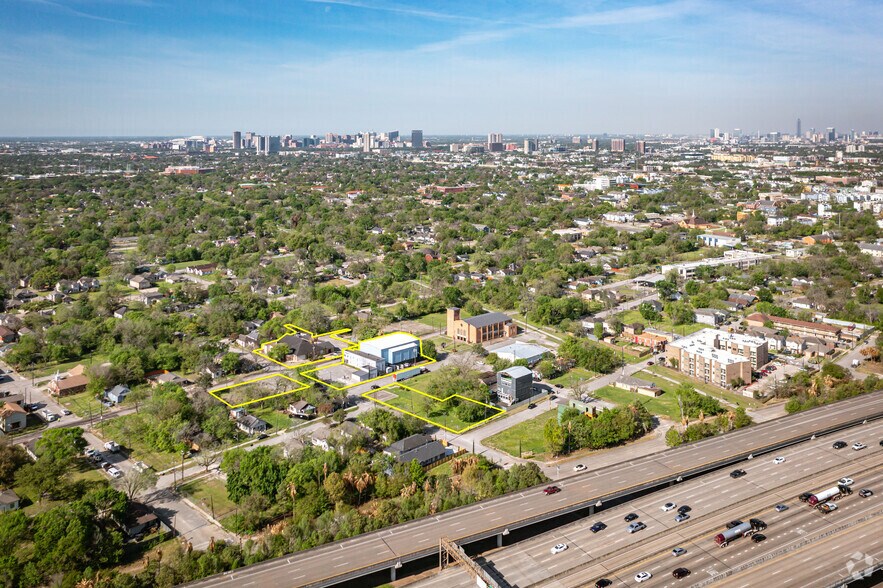 2214 Roberts St, Houston, TX for sale - Aerial - Image 2 of 4