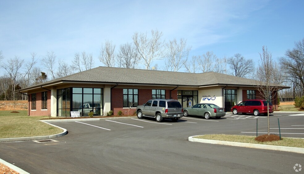 1061 Peruque Crossing Ct, O'Fallon, MO for lease - Primary Photo - Image 1 of 1