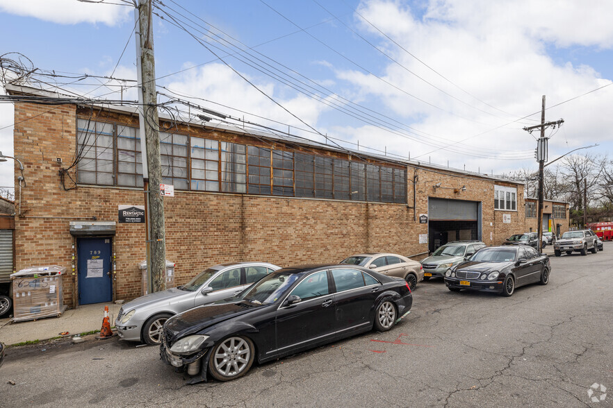 789 E 91st St, Brooklyn, NY for lease - Primary Photo - Image 1 of 7