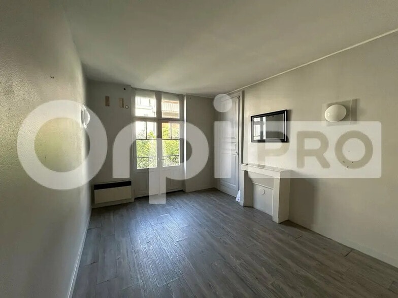 Office in Montluçon for lease - Interior Photo - Image 2 of 12