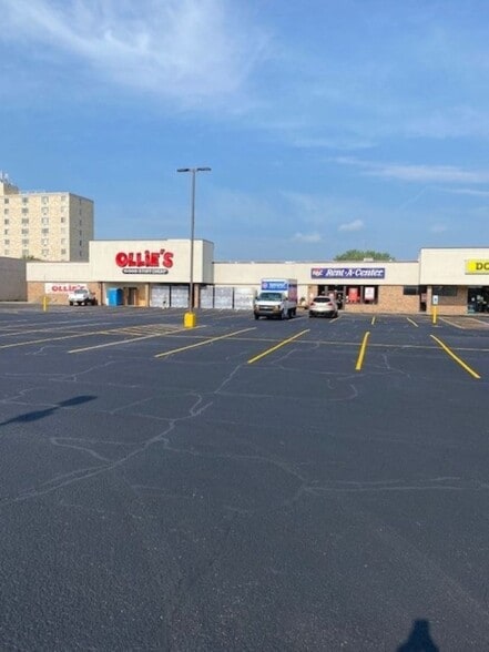 1000-1006 1st Ave, Rock Falls, IL for lease - Building Photo - Image 3 of 7