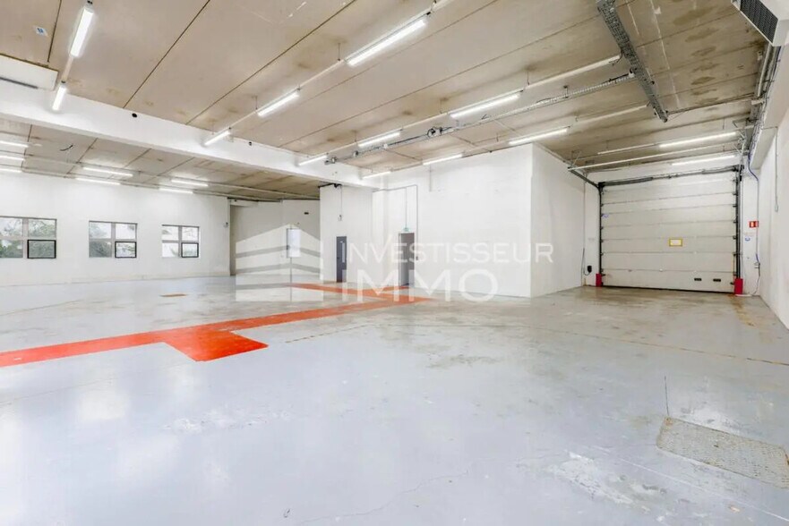 Office in Saint-Thibault-des-Vignes for lease - Interior Photo - Image 3 of 5