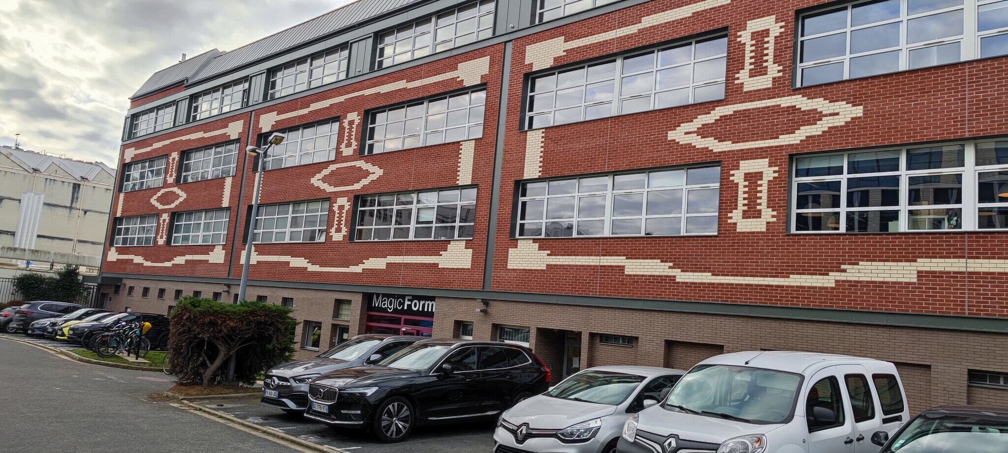 Office in Courbevoie for sale Primary Photo- Image 1 of 3