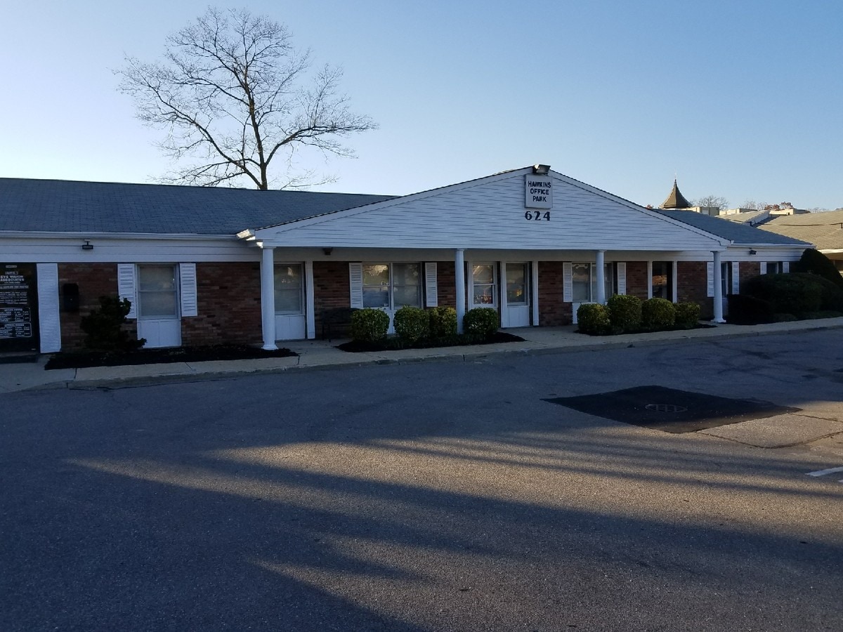 624 Hawkins Ave, Ronkonkoma, NY 11779