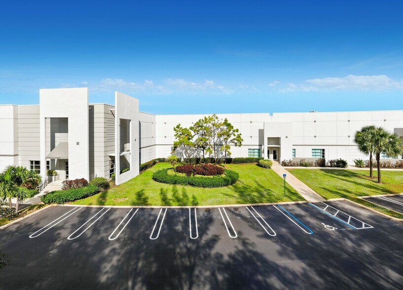 2035 High Ridge Rd, Boynton Beach, FL for lease - Building Photo - Image 2 of 7