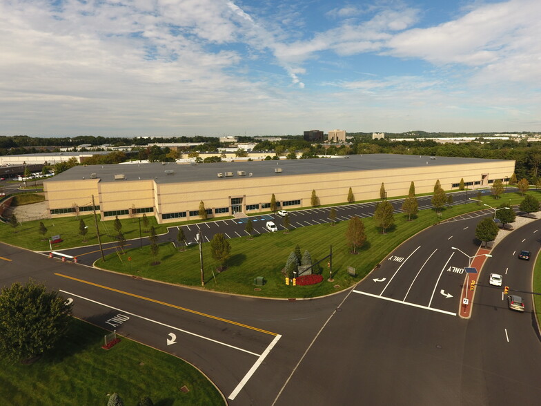 225 Raritan Center Pky, Edison, NJ for lease - Building Photo - Image 2 of 3