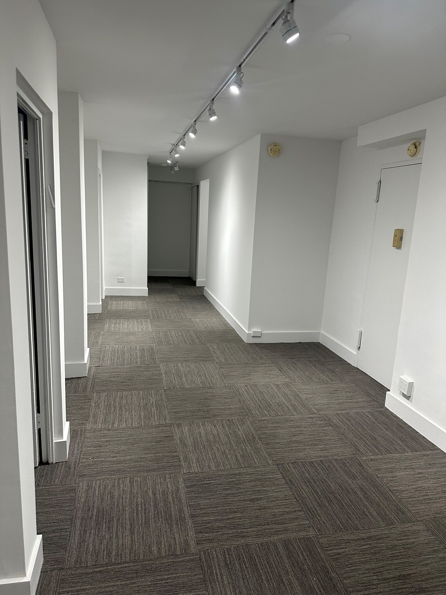 220 E 54th St, New York, NY for lease Interior Photo- Image 1 of 3