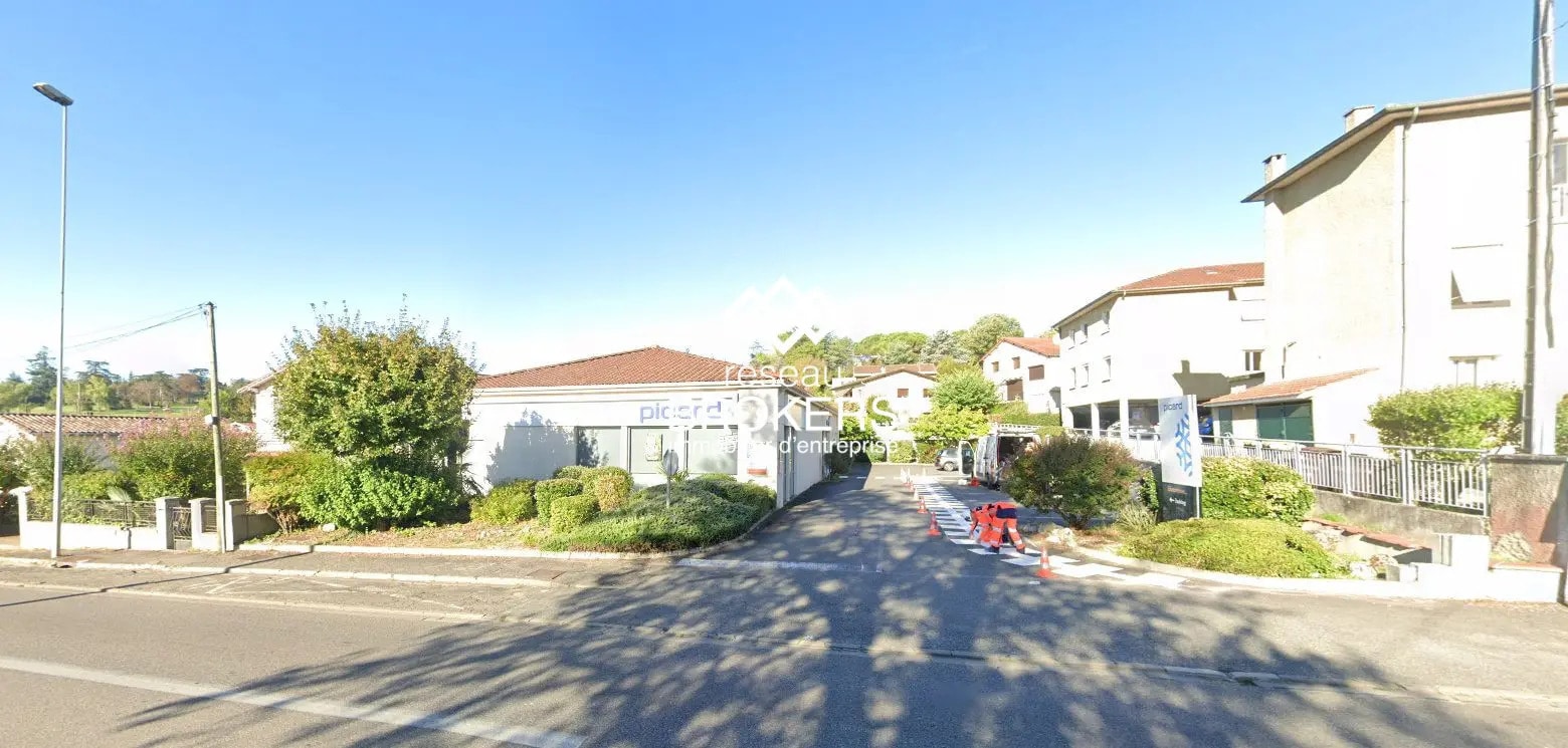 Retail in Auch for lease Building Photo- Image 1 of 2