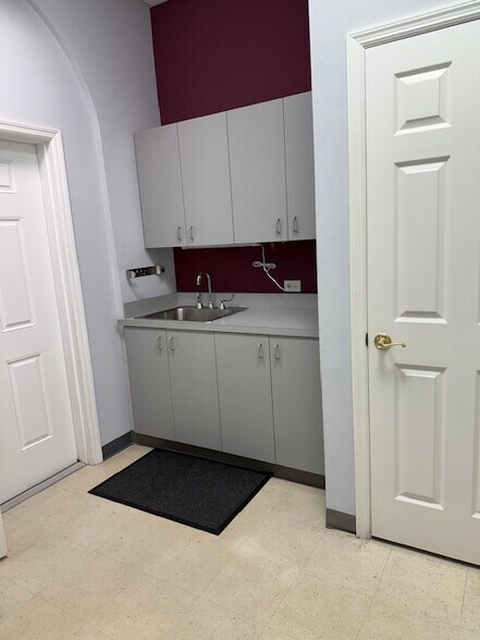 4130 Woodmere Park Blvd, Venice, FL for lease - Interior Photo - Image 3 of 8