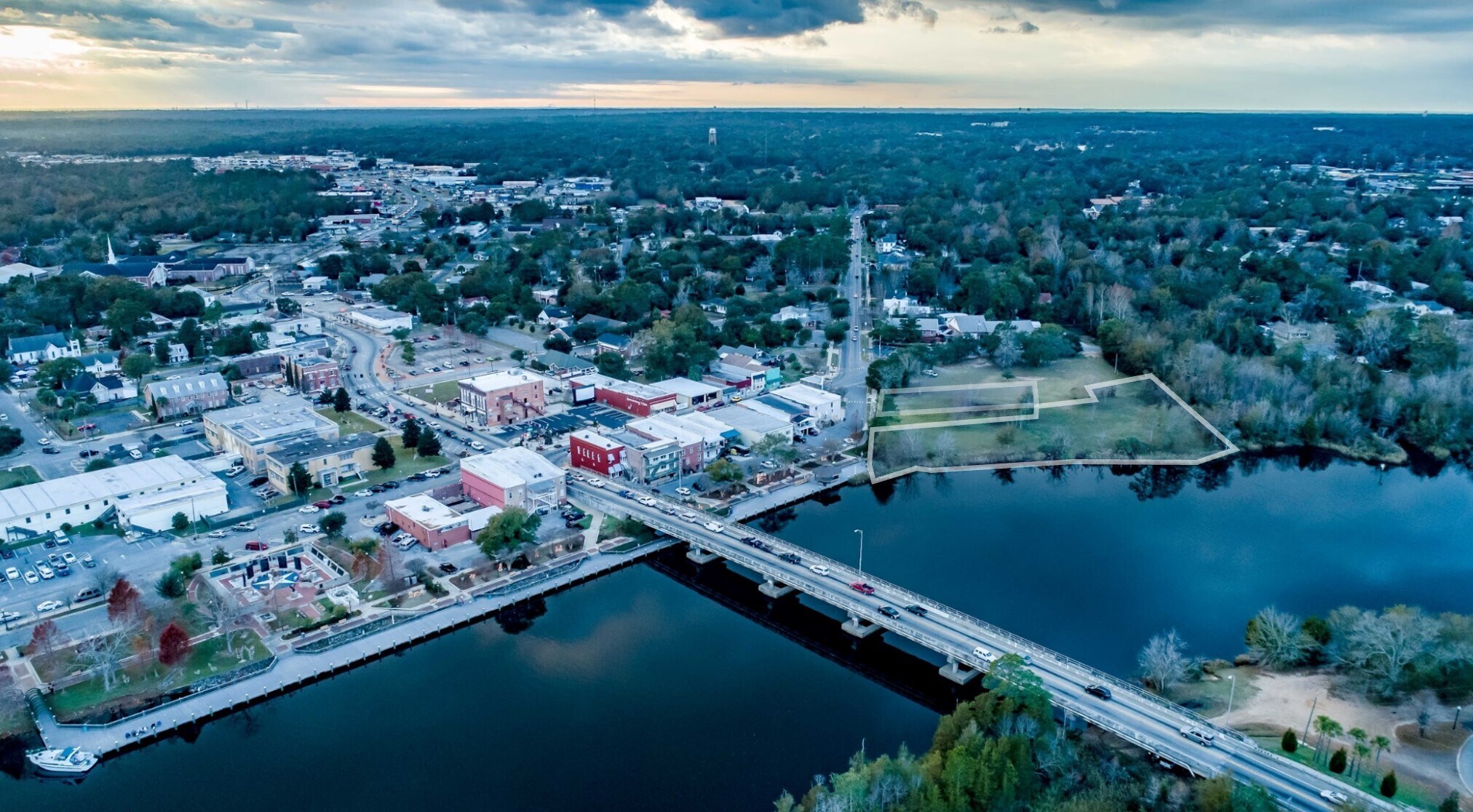 Riverwalk, Milton, FL for sale Primary Photo- Image 1 of 1