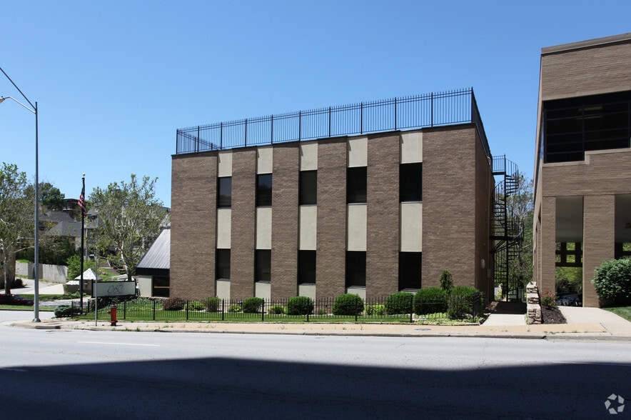1000 W 46th St, Kansas City, MO for lease - Building Photo - Image 2 of 5