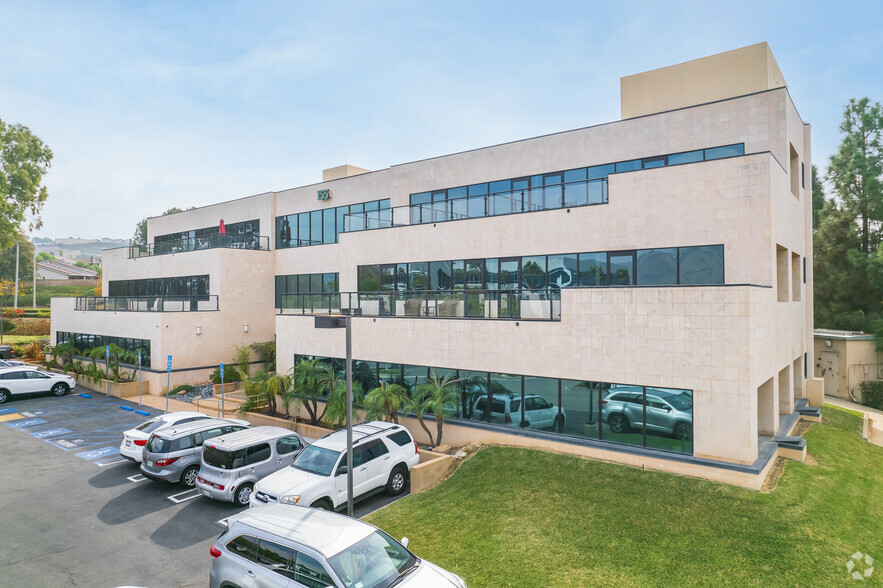 155 N Riverview Dr, Anaheim, CA for lease - Building Photo - Image 1 of 8